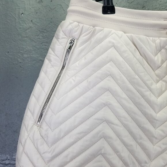 Athleta Apres Ski Shorts Women's 8 Solstice Quilted Cream Pull On Pockets NEW - Picture 4 of 16